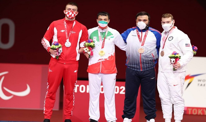 عزیزی اقدم: با دست شکسته به مدال طلای پارالمپیک رسیدم