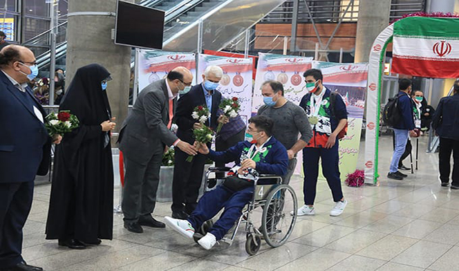 کاروان پرافتخار مدافعان سلامت از بازی های پاراآسیایی بحرین وارد تهران شد