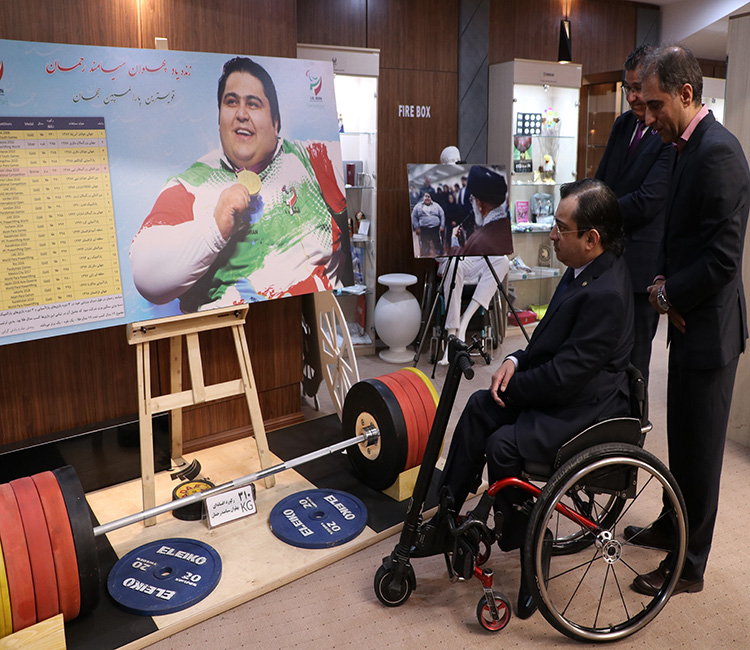 APC President Visits sports museum in Tehran