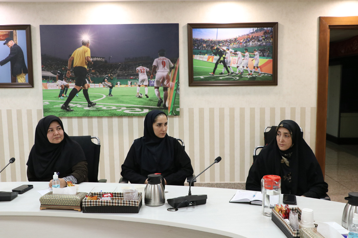 روز دوشنبه  2