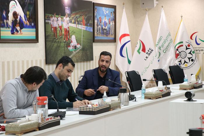 روز دوشنبه  4