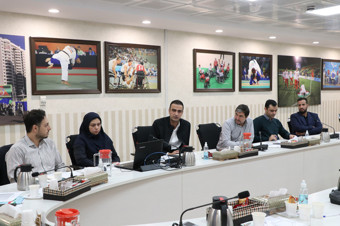 روز دوشنبه  5