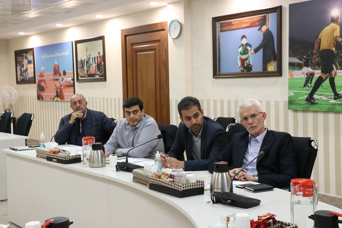 روز دوشنبه  8