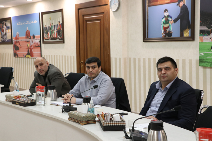 روز دوشنبه  12