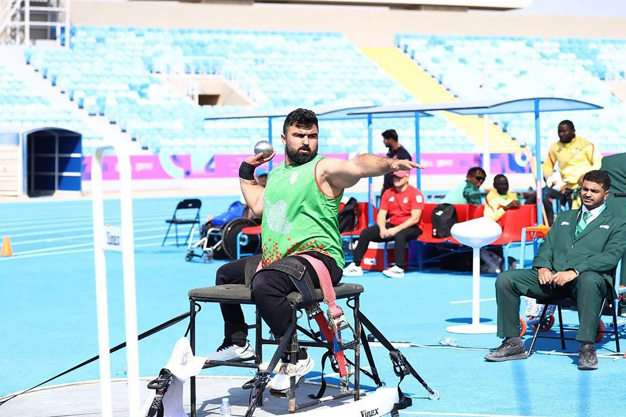 یاسین خسروی به نشان طلای پرتاب وزنه دست یافت