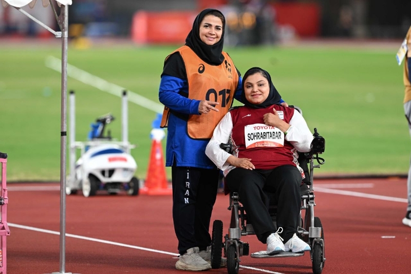 Farzaneh Sohrabitabar club throw