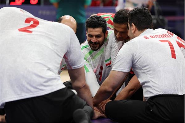 Paris Sitting Vo Iran Egypt  10