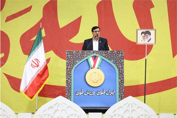 حضور مسئولین و قهرمانان پارا در نماز جمعه 11