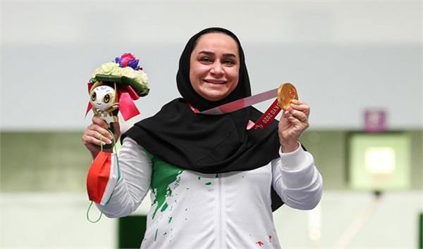 ساره جوانمردی پرچمدار ایران در مراسم اختتامیه
