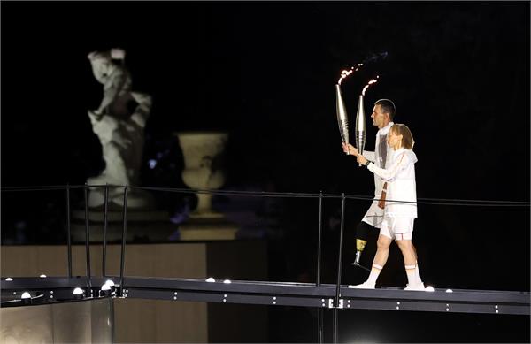 Farsi Paris Opening Getty 9