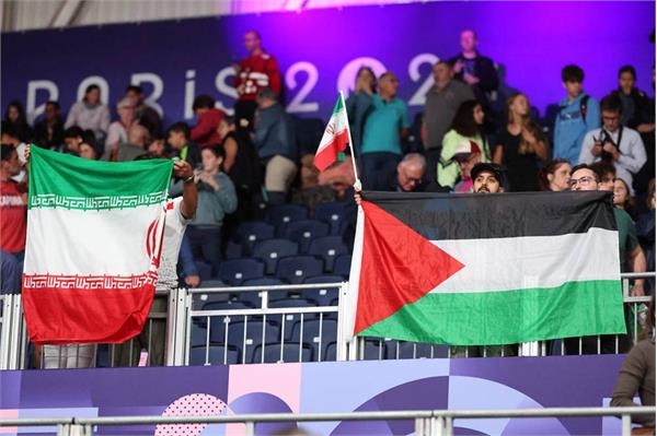 Paris Sitting Vo Iran Egypt  16