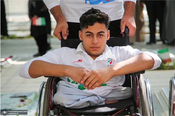 عطر افشانی مزار شهدا 1