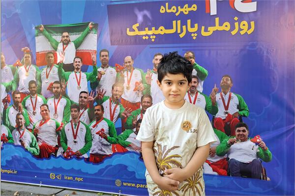 حضور مسئولین و قهرمانان پارا در نماز جمعه 22