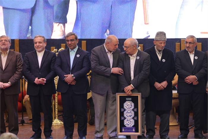 تجلیل از پیش‌کسوتان ورزش خراسان رضوی/ قدردانی از هادی رضایی سرمربی پرافتخار والیبال نشسته