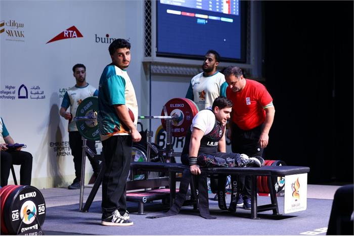 رضا حسینوند قهرمان دسته ۷۲ کیلوگرم پاراوزنه‌برداری مردان شد