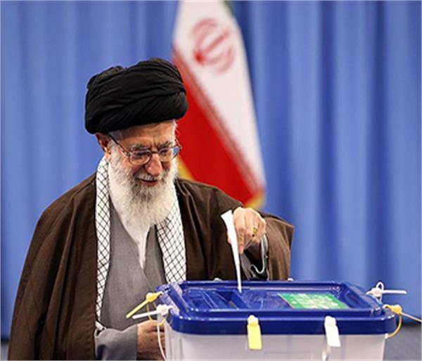 رهبرانقلاب: پیروز بزرگ انتخابات ملت ایران است/ هیچ چیز نتوانست بر عزم مردم فائق آید