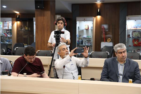 نشست خبری  16