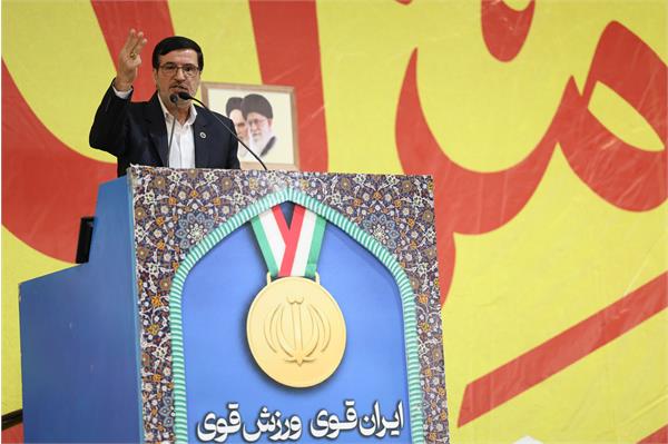 حضور مسئولین و قهرمانان پارا در نماز جمعه 3