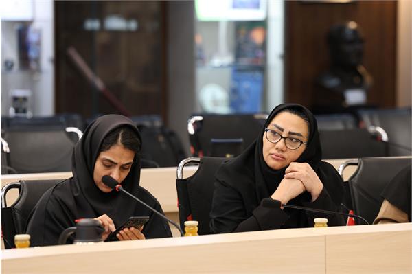 نشست خبری  32