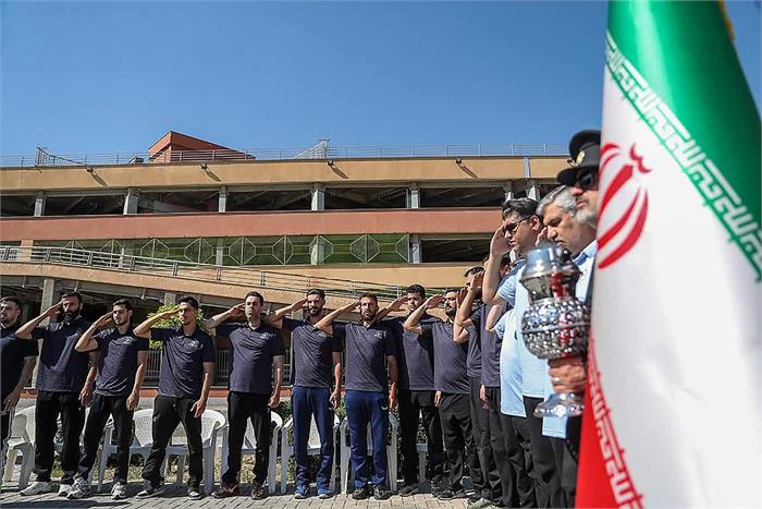 کاشت «نهال امید» به یاد «رهبر شهید»؛ ادای احترام ملی‌پوشان والیبال نشسته به مقام شامخ شهدا
