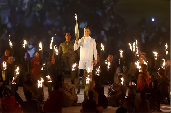 Farsi Paris Opening Getty 16