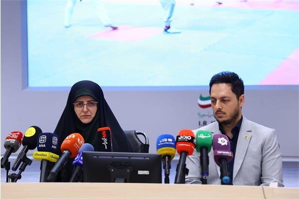 نشست خبری  11