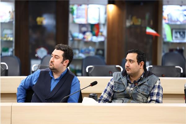 نشست جنبش  13