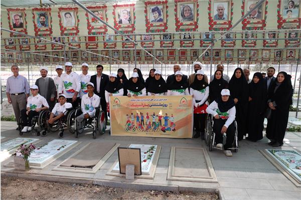 عطر افشانی مزار شهدا 22