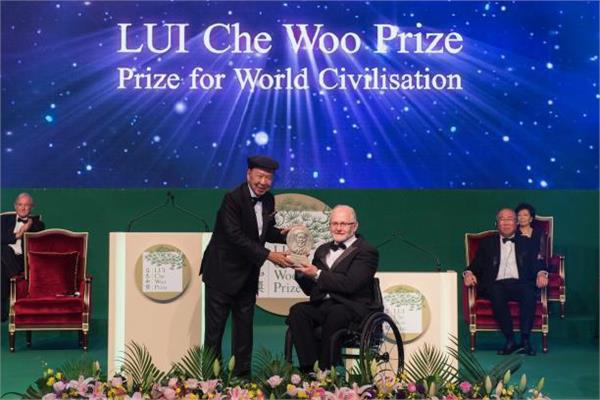 IPC-receives-LUI-Che-Woo-Prize