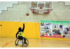 Female wheelchair basketball players follow the fifth round of Hangzhou trainings