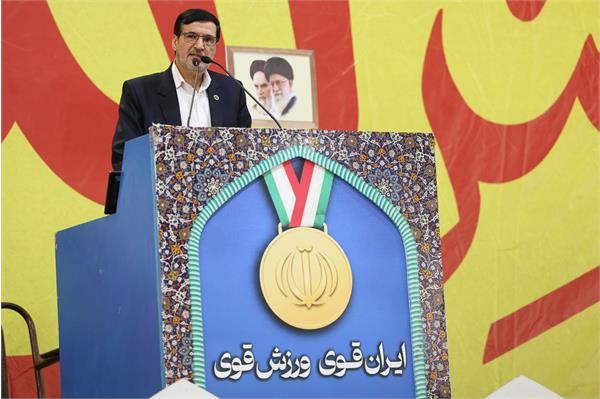 حضور مسئولین و قهرمانان پارا در نماز جمعه 12