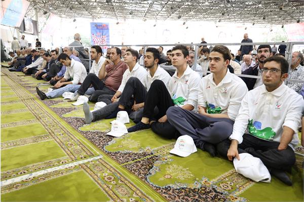 حضور مسئولین و قهرمانان پارا در نماز جمعه 5