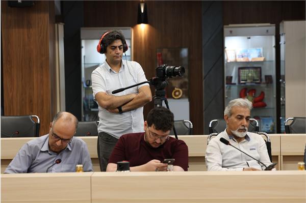 نشست خبری  48