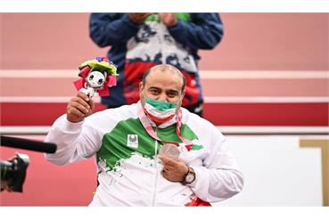 علیرضا مختاری: مدالم را به روح پدر و مادرم تقدیم می کنم/ امیدوارم مردم از من راض...