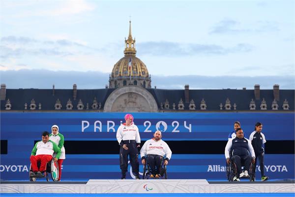 Mix Compound. Shahrestani .Paris 2