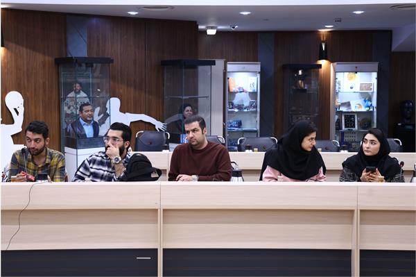 نشست خبری  18