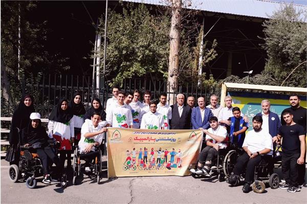 حضور مسئولین و قهرمانان پارا در نماز جمعه 2
