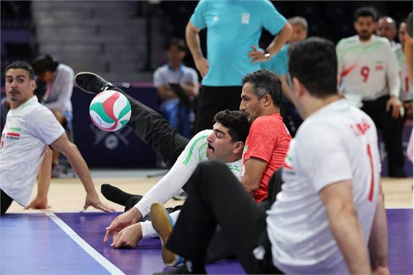 Paris Sitting Vo Iran Egypt  12