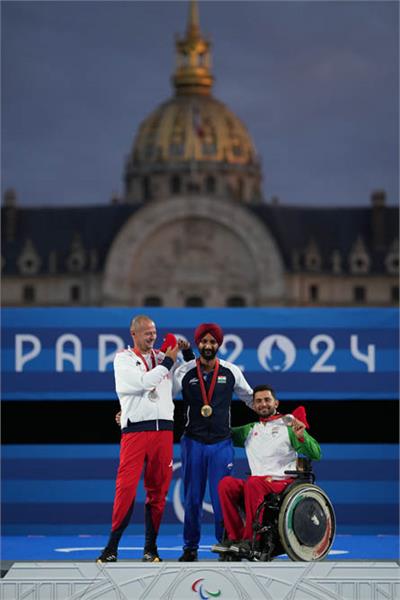 Paris Mem Recurve Ameri & Rahimi 18