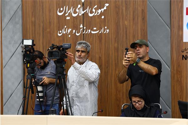 نشست خبری  22