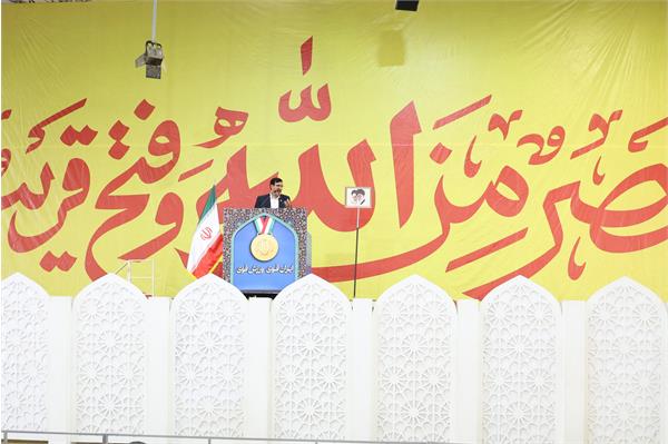 حضور مسئولین و قهرمانان پارا در نماز جمعه 9