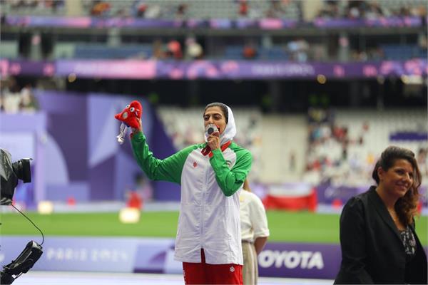 Hajar Safarzadeh Report Paris 4