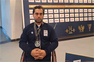 امیر جعفری به مدال نقره مجموع دسته۷۲ کیلوگرم دست یافت