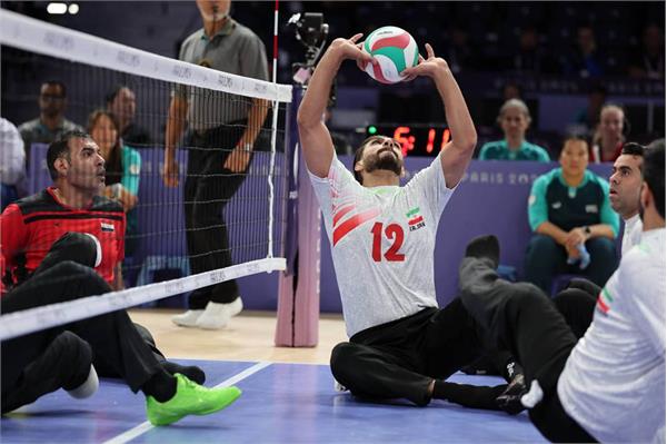 Paris Sitting Vo Iran Egypt  21