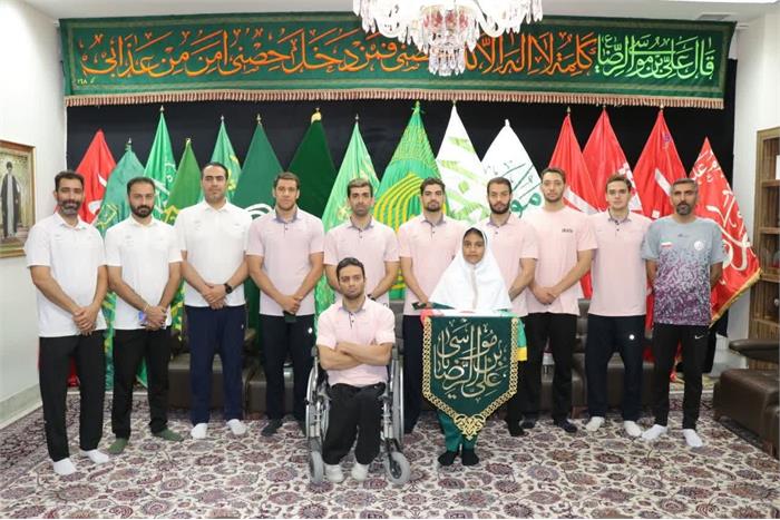 اعطای-پرچم-به-سرپرست-کاروان