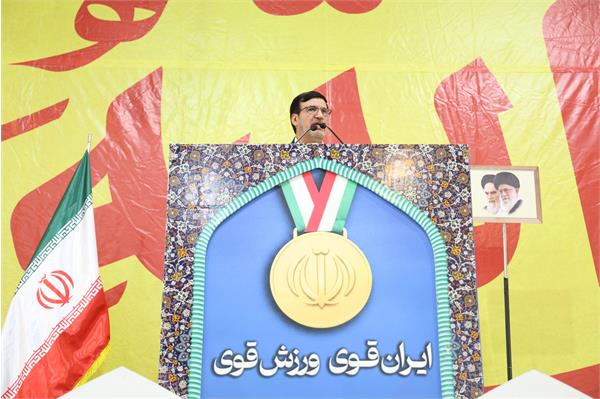 حضور مسئولین و قهرمانان پارا در نماز جمعه 7