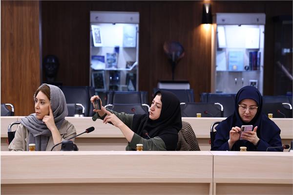 نشست خبری  16