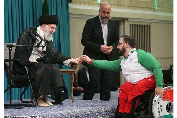 خاطره روح‌الله رستمی از تماس تصویری بعد از درخواست از رهبر انقلاب