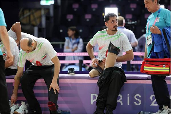 Paris Sitting Vo Iran Egypt  18