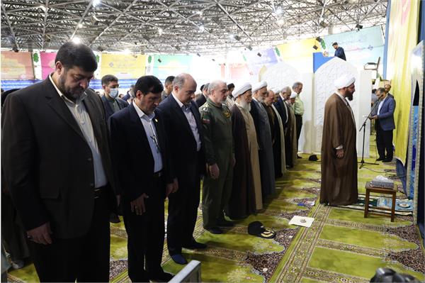 حضور مسئولین و قهرمانان پارا در نماز جمعه 14